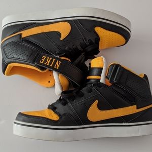 Nike Air Mogan Mid 2 Men's Size 9